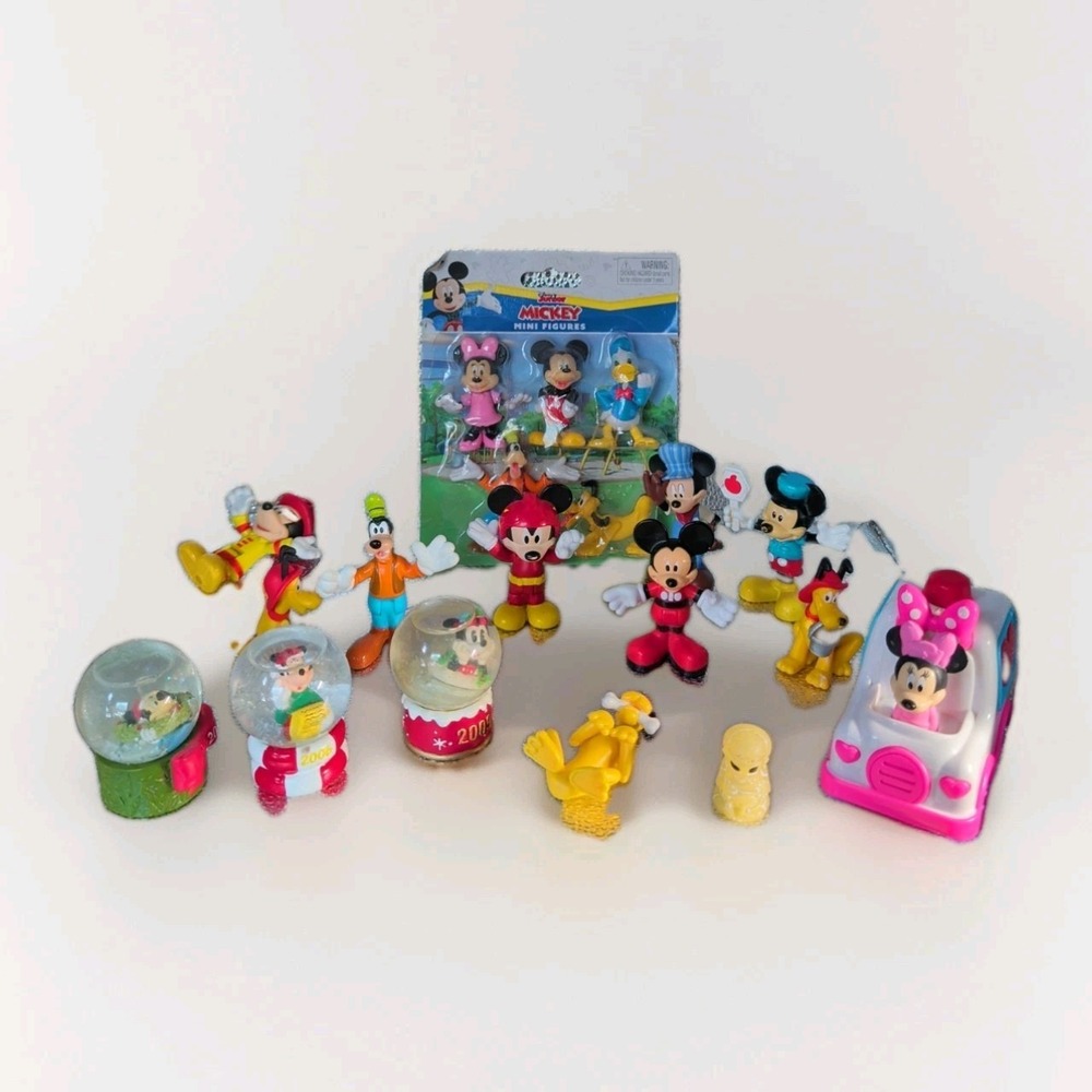 Disney Mickey & Friends Figurines Lot of 19! Vintage,Goofy, Snowglobes. Minnie